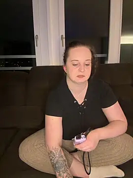curvy eina online show from March 7, 7:27 pm