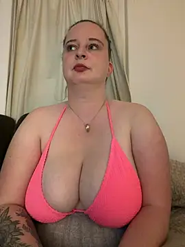 curvy eina online show from June 30, 9:15 pm
