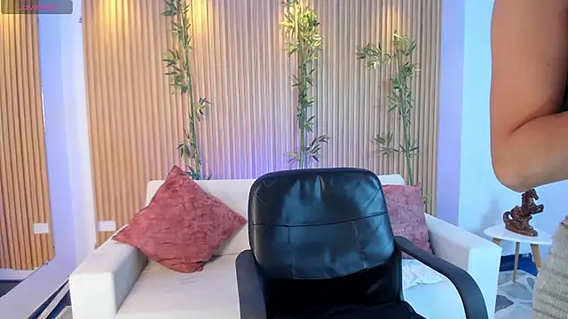 Ivaannaa  online show from December 19, 2:52 pm