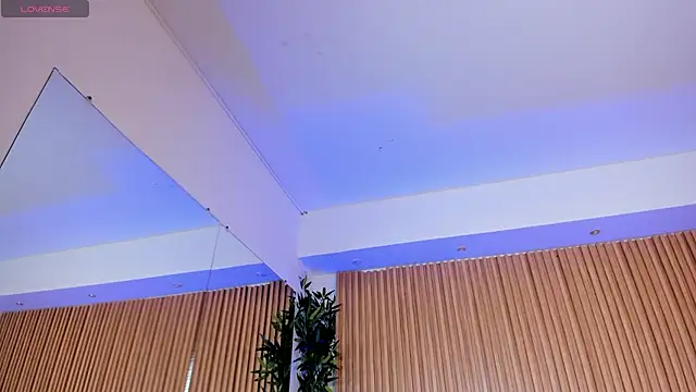 Ivaannaa  online show from November 29, 2:50 pm