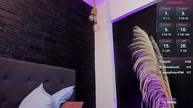 Maite Smith  online show from November 11, 5:30 pm