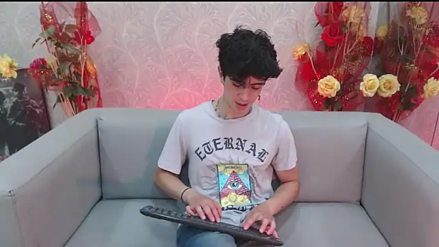 Snapshot of star_boyxx chatting on September 15, 8:42 pm star boyxx online show from September 15, 8:42 pm