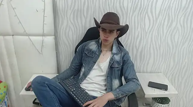 Snapshot of star_boyxx chatting on March 1, 1:40 pm star boyxx online show from March 1, 1:40 pm