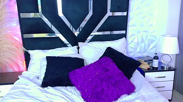 Snapshot of zarahCute chatting on March 3, 2:44 am zarahCute online show from March 3, 2:44 am