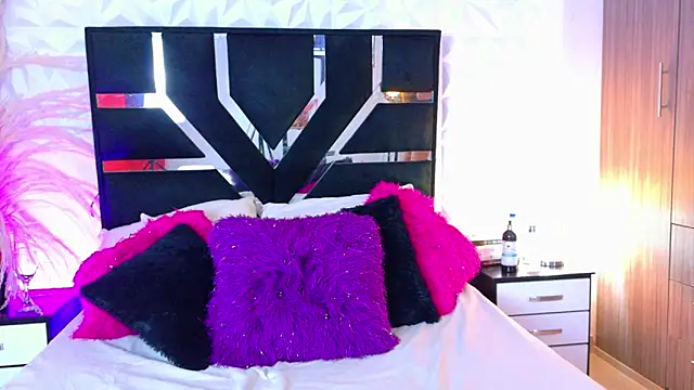 Snapshot of zarahCute chatting on March 22, 8:59 pm zarahCute online show from March 22, 8:59 pm