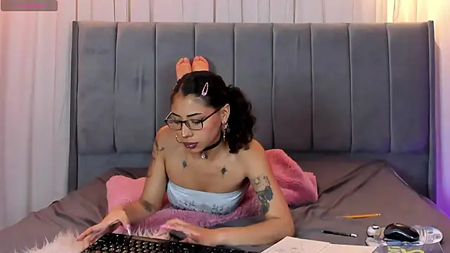 Snapshot of nanii_velvett chatting on February 25, 3:53 pm nanii velvett online show from February 25, 3:53 pm