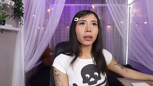 Snapshot of nanii_velvett chatting on October 18, 12:51 pm nanii velvett online show from October 18, 12:51 pm