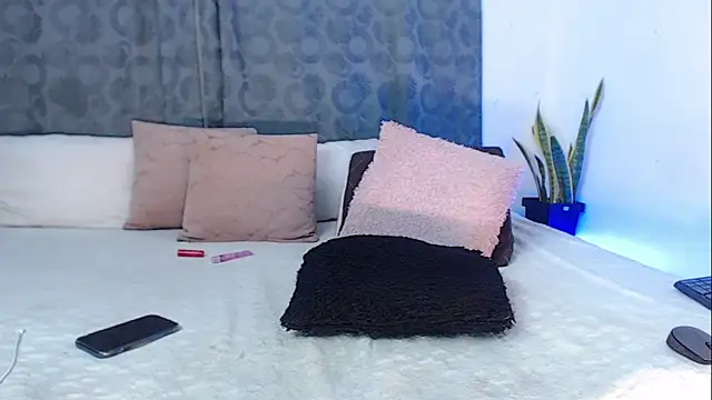 Lauryn lee online show from April 14, 1:21 am