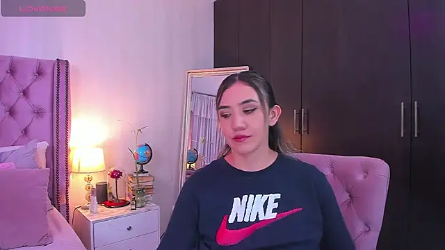 Snapshot of natashaleightt chatting on March 11, 3:25 am natashaleightt online show from March 11, 3:25 am