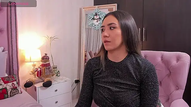 natashaleightt online show from December 21, 4:14 am