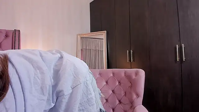 natashaleightt online show from April 10, 2:29 am