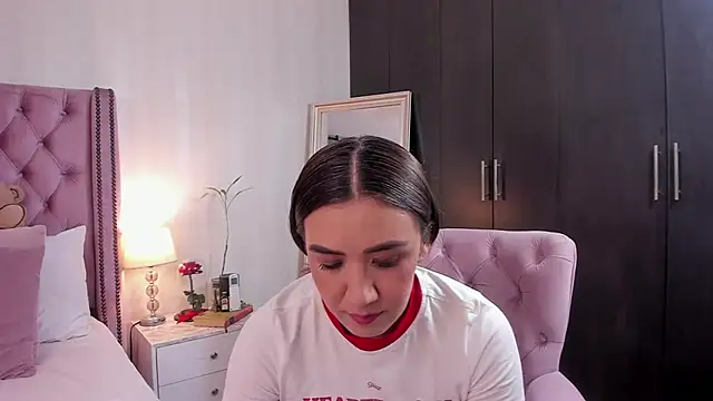 natashaleightt online show from March 27, 2:09 am