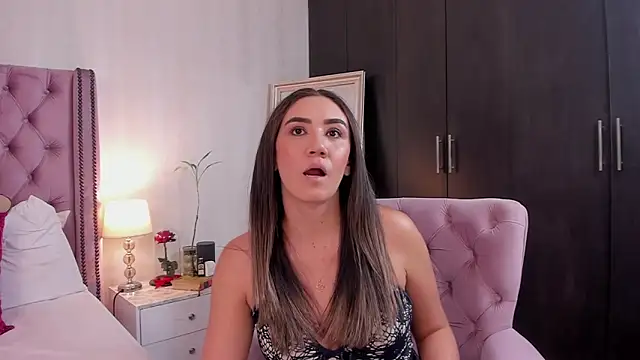 natashaleightt online show from March 24, 1:27 am