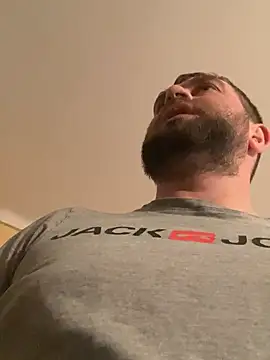 Snapshot of daniel21p chatting on March 23, 7:09 am daniel21p online show from March 23, 7:09 am