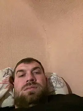 Snapshot of daniel21p chatting on February 26, 10:04 pm daniel21p online show from February 26, 10:04 pm