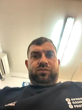 Snapshot of daniel21p chatting on November 17, 2:26 am daniel21p online show from November 17, 2:26 am