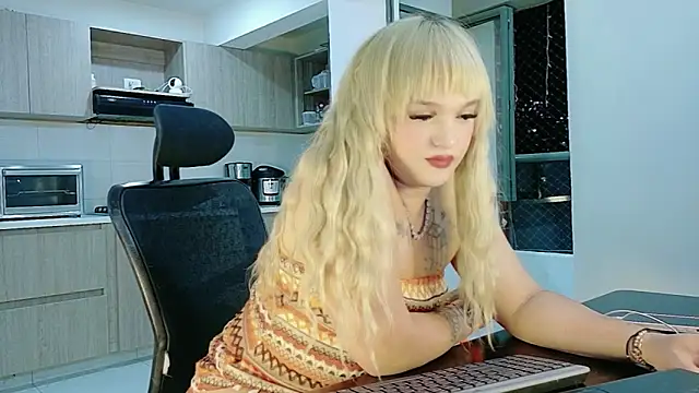 Snapshot of ScarletThompsonx chatting on July 14, 2:05 am ScarletThompsonx online show from July 14, 2:05 am