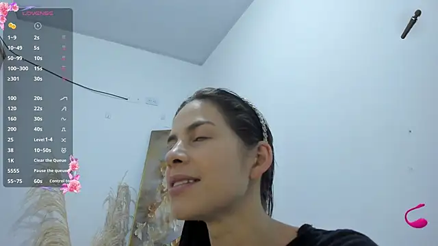 Snapshot of jessyegoldenn chatting on October 31, 4:25 pm jessyegoldenn online show from October 31, 4:25 pm