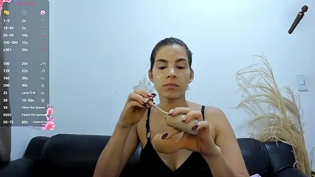 jessyegoldenn online show from May 11, 1:45 pm