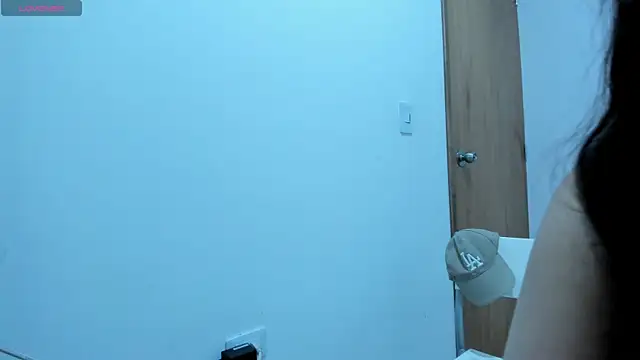 Snapshot of jessyegoldenn chatting on November 19, 8:31 pm jessyegoldenn online show from November 19, 8:31 pm