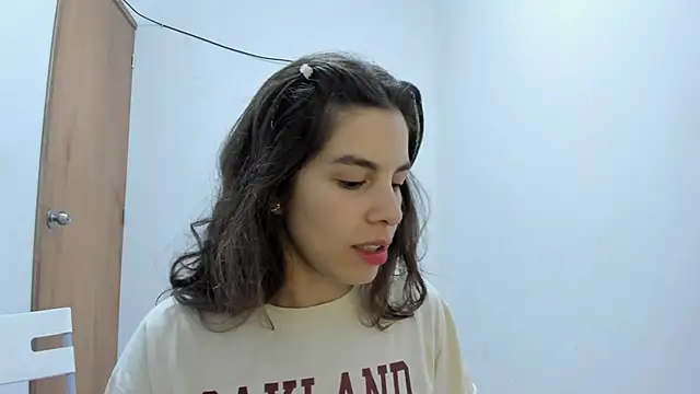 jessyegoldenn online show from April 9, 12:23 am