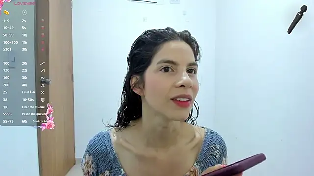 jessyegoldenn online show from April 15, 5:17 pm