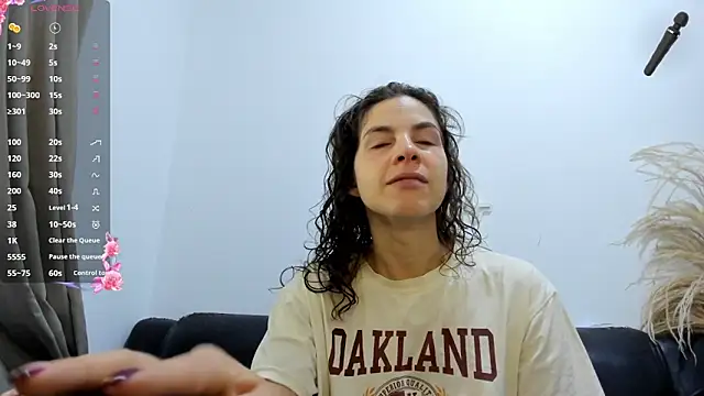 jessyegoldenn online show from May 13, 4:36 pm