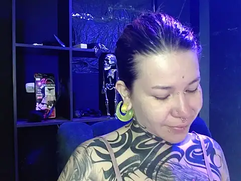 Snapshot of Pandora_9666 chatting on November 11, 4:02 pm Pandora 9666 online show from November 11, 4:02 pm