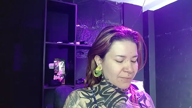 Snapshot of Pandora_9666 chatting on October 30, 1:42 pm Pandora 9666 online show from October 30, 1:42 pm