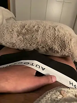 Snapshot of shavyforgirls chatting on February 27, 12:03 am shavyforgirls online show from February 27, 12:03 am