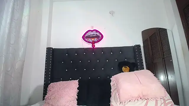 AprilHotty online show from April 21, 9:32 pm