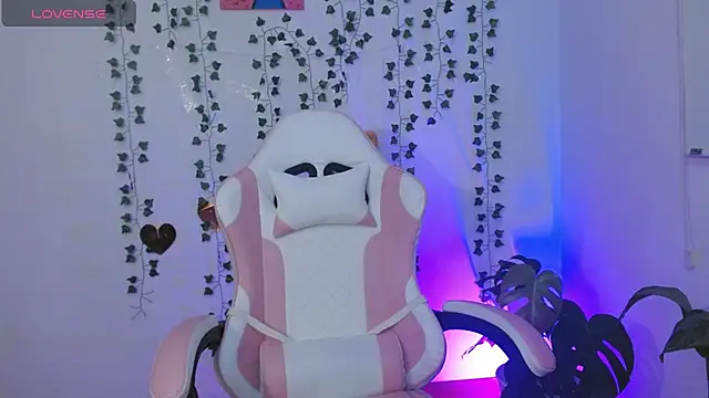 Snapshot of hellokitty__valery chatting on July 14, 2:00 am hellokitty valery online show from July 14, 2:00 am