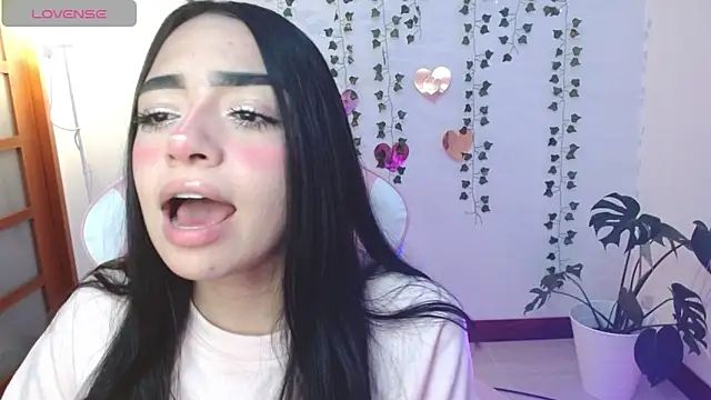 Snapshot of hellokitty__valery chatting on June 30, 1:49 am hellokitty valery online show from June 30, 1:49 am