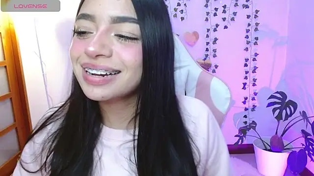 Snapshot of hellokitty__valery chatting on June 19, 4:07 am hellokitty valery online show from June 19, 4:07 am