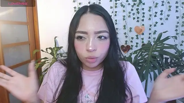 Snapshot of hellokitty__valery chatting on April 21, 2:51 am hellokitty valery online show from April 21, 2:51 am