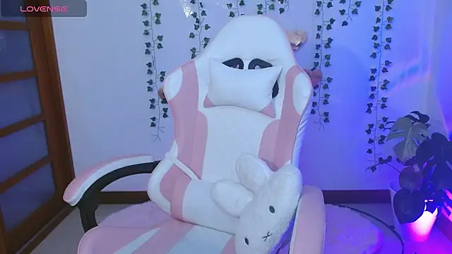 Snapshot of hellokitty__valery chatting on July 10, 2:22 am hellokitty valery online show from July 10, 2:22 am