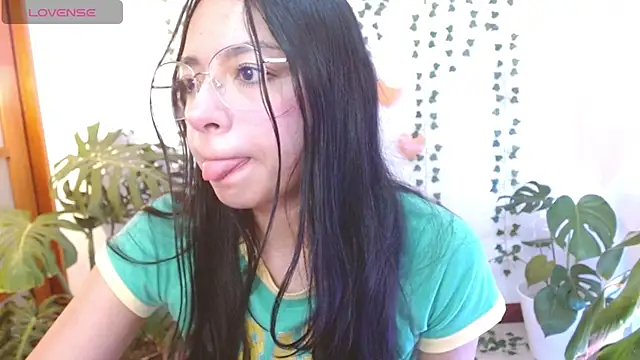 Snapshot of hellokitty__valery chatting on May 4, 1:31 am hellokitty valery online show from May 4, 1:31 am