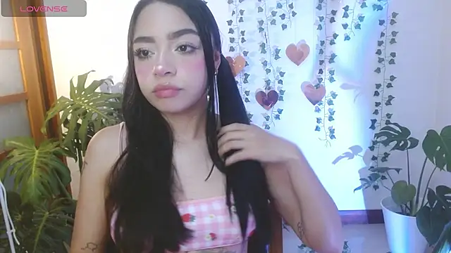 Snapshot of hellokitty__valery chatting on April 28, 1:48 am hellokitty valery online show from April 28, 1:48 am