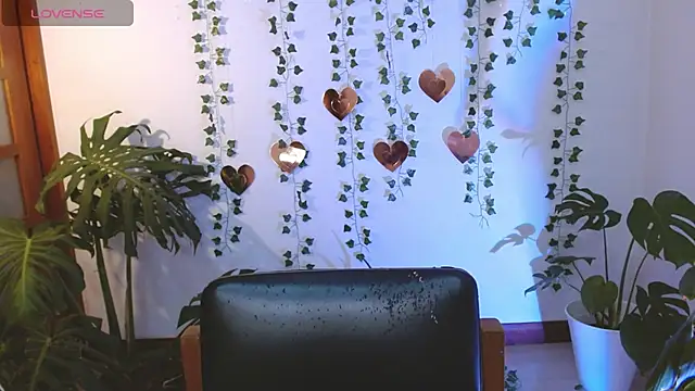 Snapshot of hellokitty__valery chatting on April 28, 2:27 am hellokitty valery online show from April 28, 2:27 am