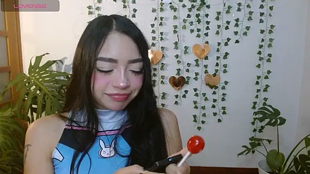 Snapshot of hellokitty__valery chatting on April 24, 1:40 am hellokitty valery online show from April 24, 1:40 am
