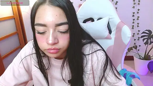 Snapshot of hellokitty__valery chatting on June 22, 3:25 am hellokitty valery online show from June 22, 3:25 am