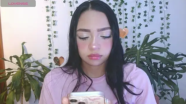 Snapshot of hellokitty__valery chatting on April 21, 1:42 am hellokitty valery online show from April 21, 1:42 am