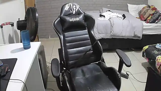 Snapshot of brancooodonto chatting on October 17, 12:47 am brancooodonto online show from October 17, 12:47 am