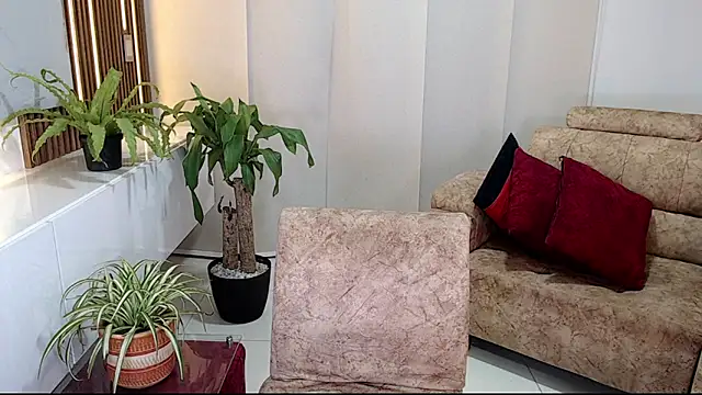 Snapshot of cod_dolll chatting on November 25, 12:33 am cod dolll online show from November 25, 12:33 am