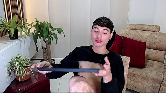 Snapshot of cod_dolll chatting on November 22, 11:36 pm cod dolll online show from November 22, 11:36 pm