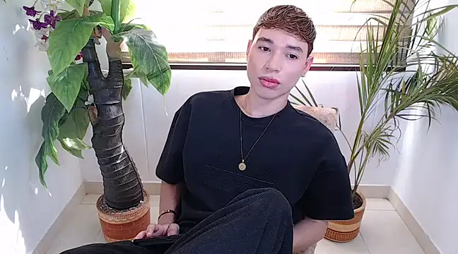 Snapshot of cod_dolll chatting on February 25, 9:04 pm cod dolll online show from February 25, 9:04 pm