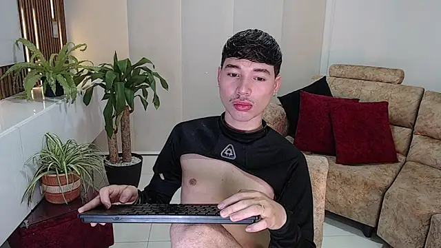 Snapshot of cod_dolll chatting on November 5, 1:20 am cod dolll online show from November 5, 1:20 am