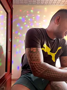 Saipuer31 online show from December 5, 7:01 pm