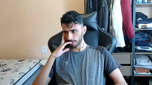 Snapshot of iendriw chatting on February 16, 12:15 pm iendriw online show from February 16, 12:15 pm