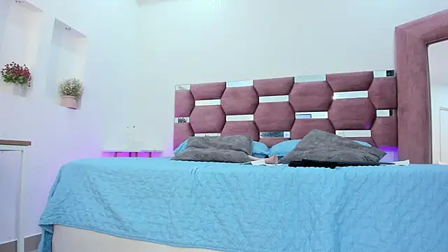 Roxana Karlsson online show from March 21, 6:07 pm